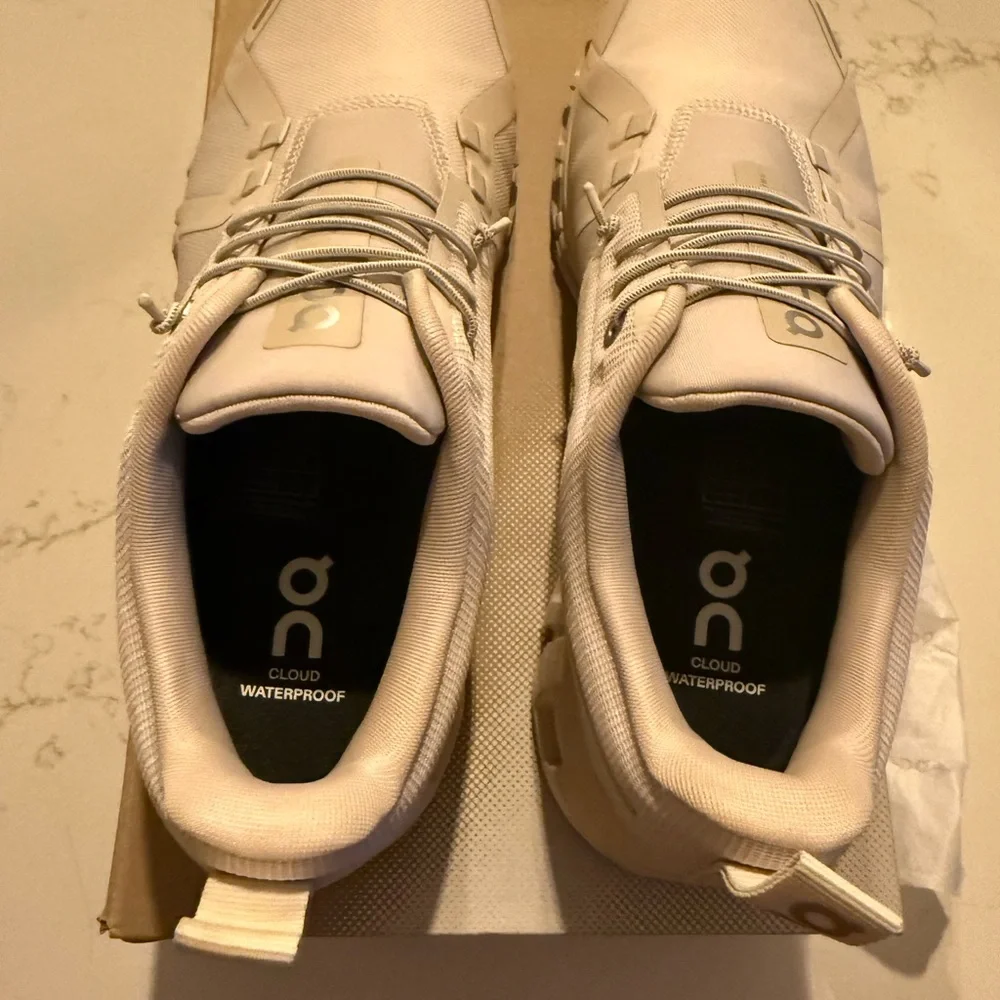 On Running women’s Cream Sneakers - Picture 4 of 12